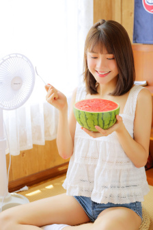 宝贝睁眼看看镜子里的你多美